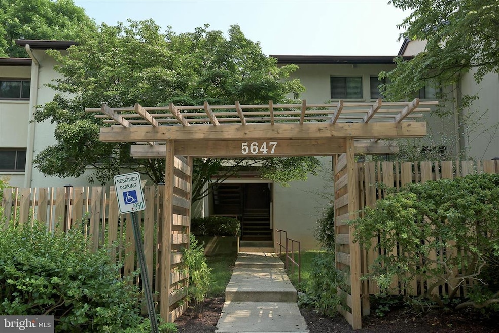 5647 Harpers Farm Rd unit E, Columbia, MD 21044 - photo 1