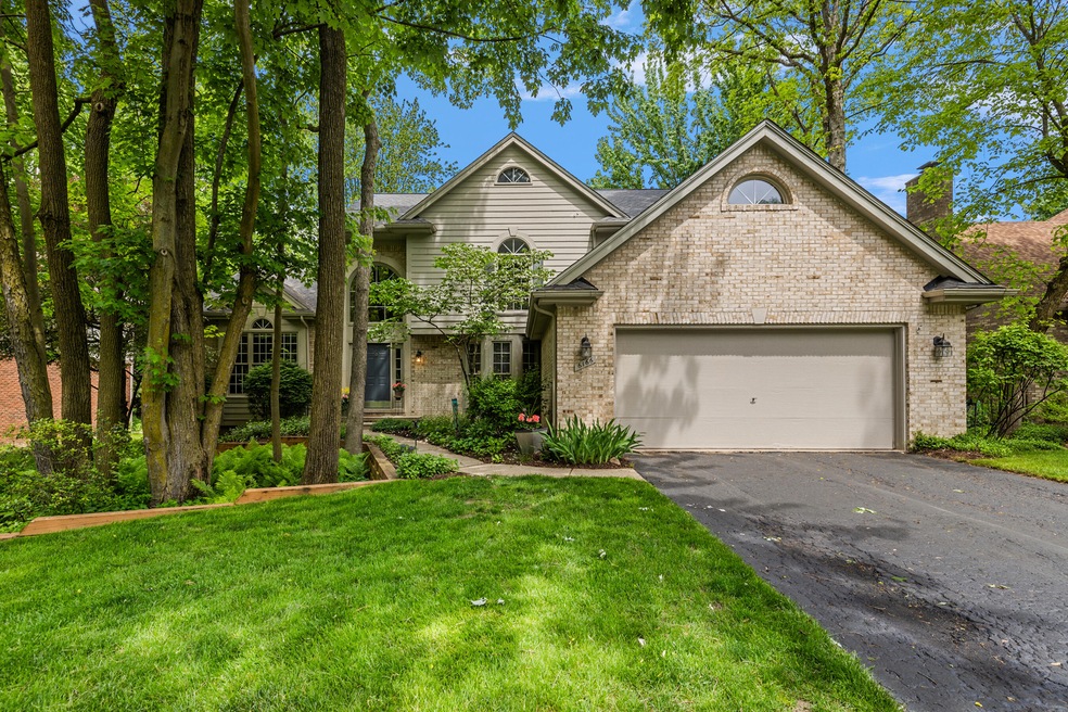 6166 Mission Dr, West Bloomfield, MI 48324 - photo 1