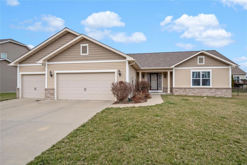 512 Longfellow Dr, O Fallon, IL 62269 - photo 1