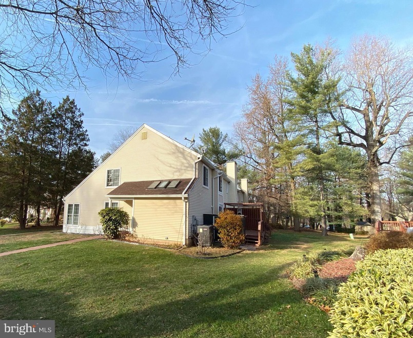 10017 Beacon Pond Ln, Burke, VA 22015 - photo 1