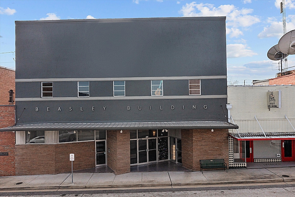 513 E Houston Ave, Crockett, TX 75835 - photo 1