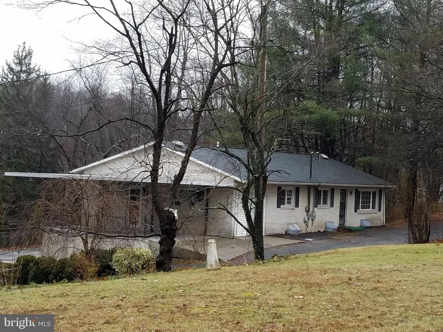 139 Rockwell St unit A, Berkeley Springs, WV 25411 - photo 1