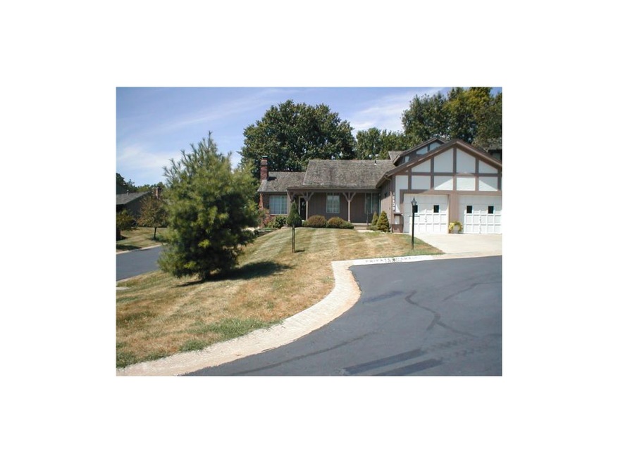 10139 Edelweiss Cir, Shawnee, KS 66203 - photo 1