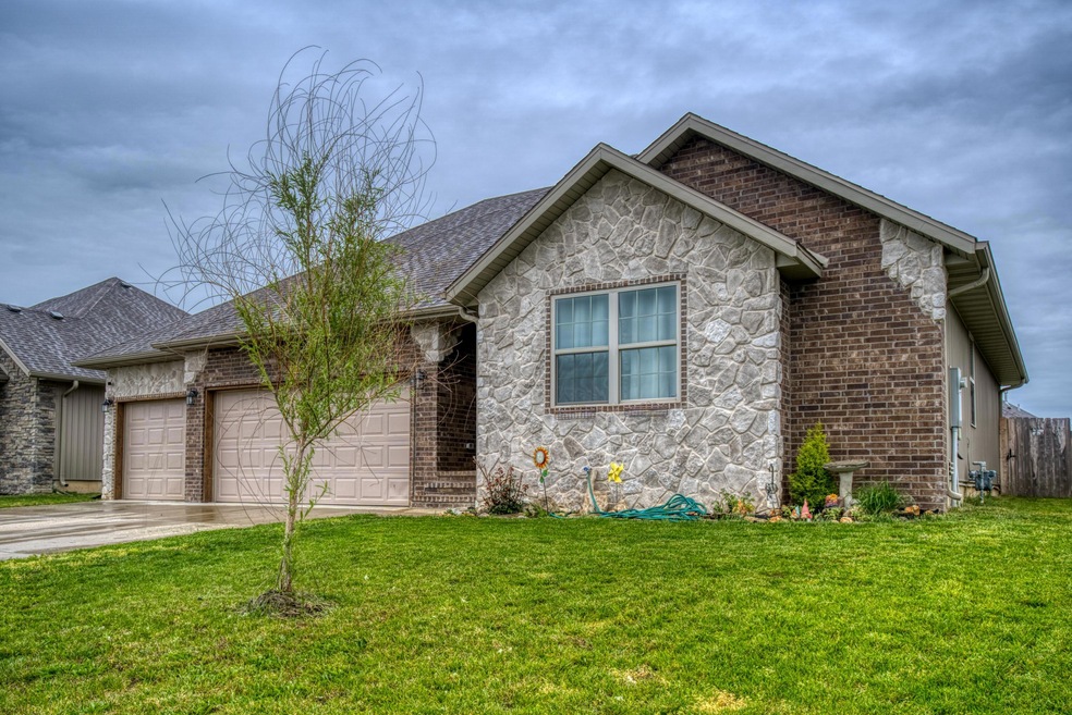 702 N Montego St, Nixa, MO 65714 - photo 1