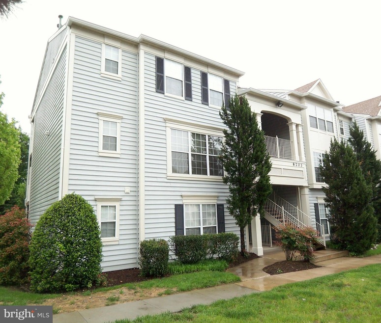 8201 Crossbrook Ct unit 201, Lorton, VA 22079 - photo 1