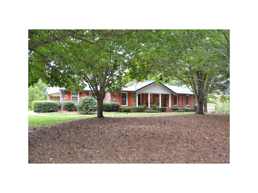BEAUTIFUL & WELL MAINTAINED HOME!