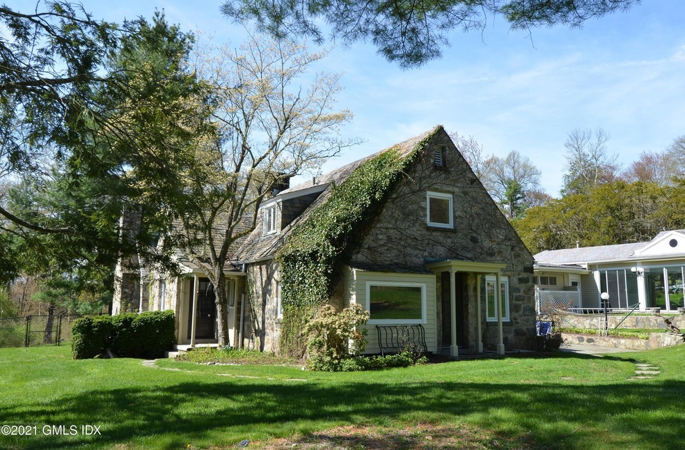 527 Stanwich Rd unit B Rear, Greenwich, CT 06831 - photo 1