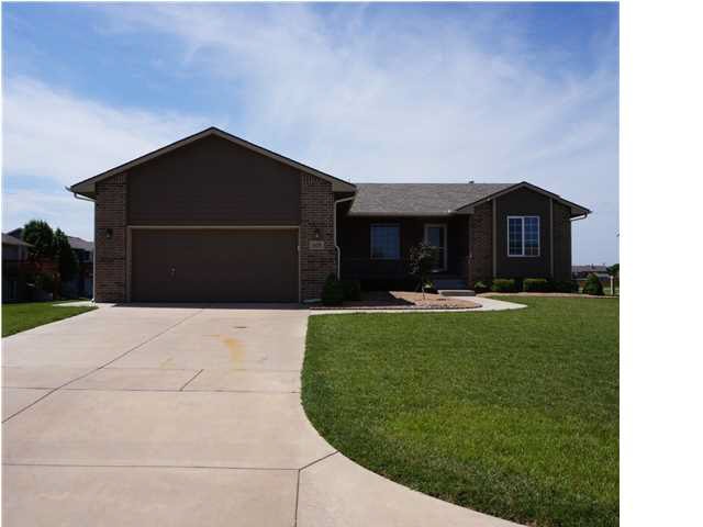 CAPTIVATING - Split 3 Bedroom Goddard Home located