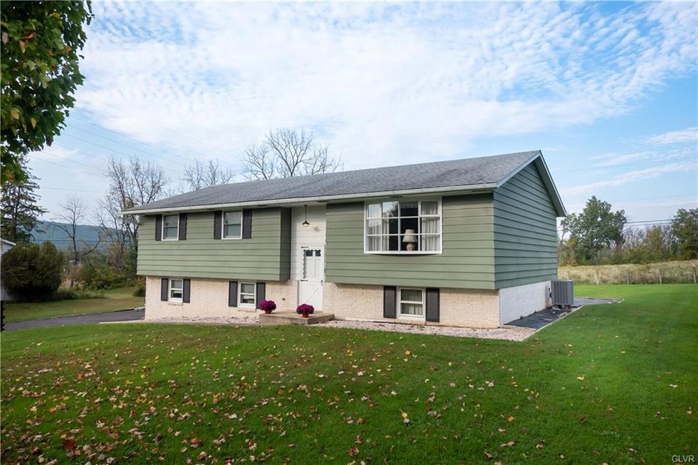 4565 N Sunset Dr, Coopersburg, PA 18036 - photo 1