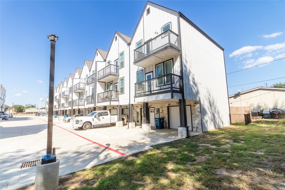 2519 Washington St unit 113, Waller, TX 77484 - photo 1