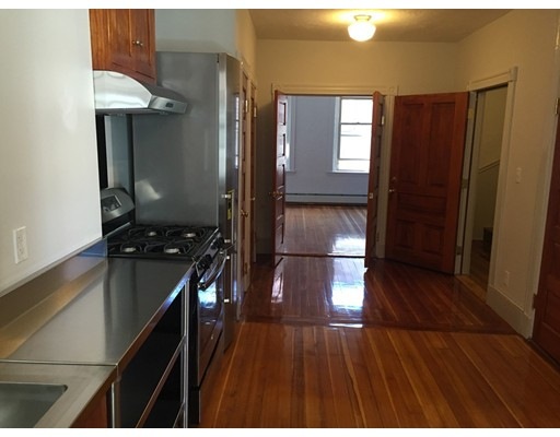 9 Thacher Ct unit 2, Boston, MA 02113 - photo 1