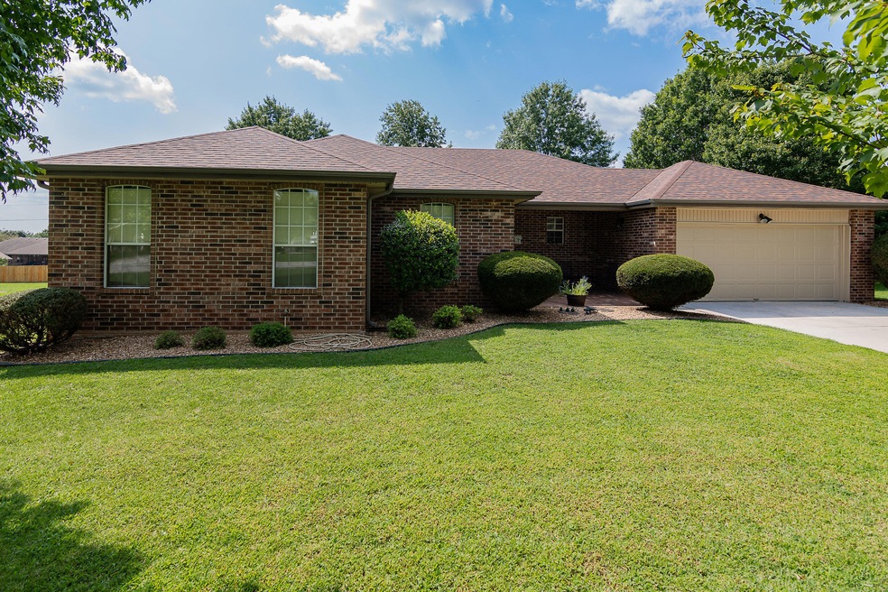 307 N 36th St, Nixa, MO 65714 - photo 1