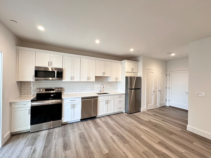 528 Black Rock Turnpike unit 108, Fairfield, CT 06825 - photo 1