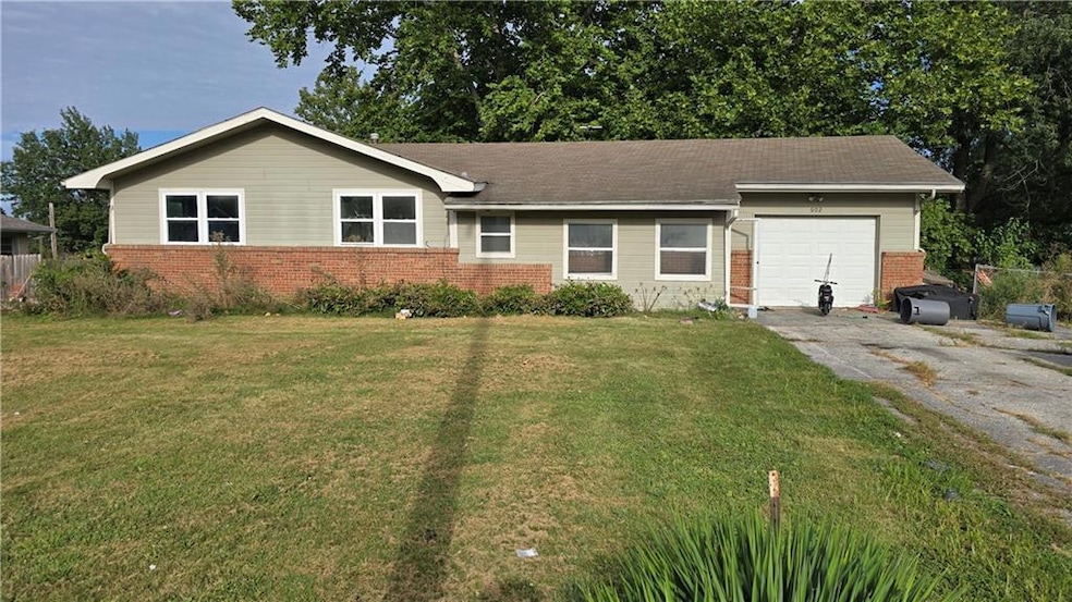 602 N West St, Cameron, MO 64429 - photo 1