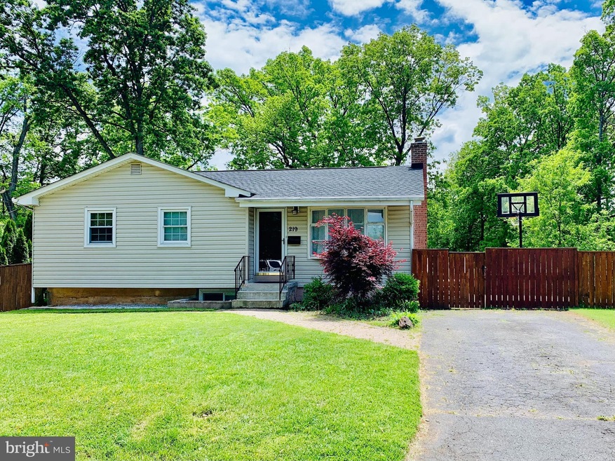 219 Hutton St, Gaithersburg, MD 20877 - photo 1