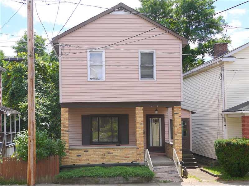 Exterior Front. Almond vinyl still in nice conditi