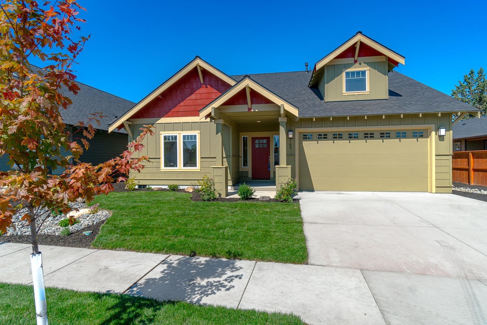 789 NW Rimrock Dr, Redmond, OR 97756 - photo 1