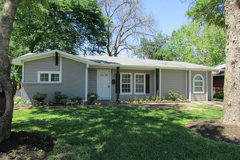 10830 Stover St, Houston, TX 77075 - photo 1