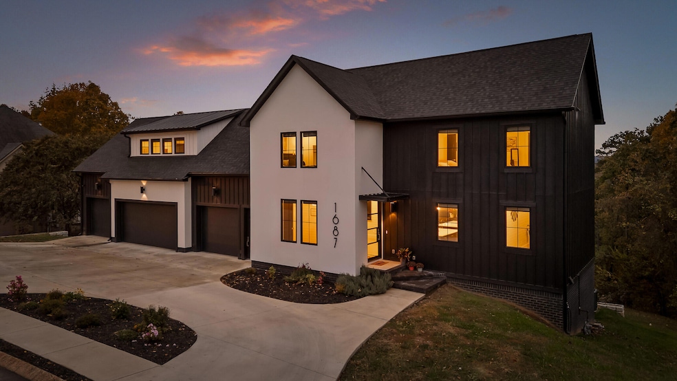 Pending $1,100,000 • Co-Listing Agent