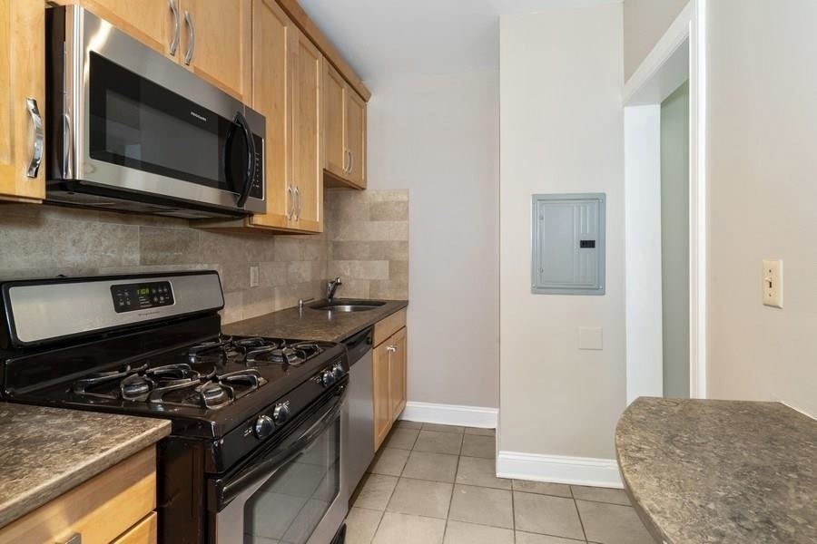 151 Sip Ave unit 25, Jersey City, NJ 07306 - photo 1