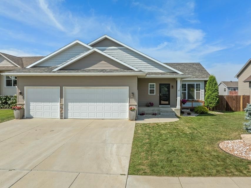 For Sale $524,900 • Co-Listing Agent
