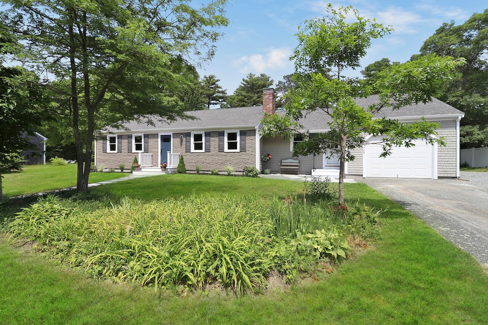 001-photo-front-view-8391659