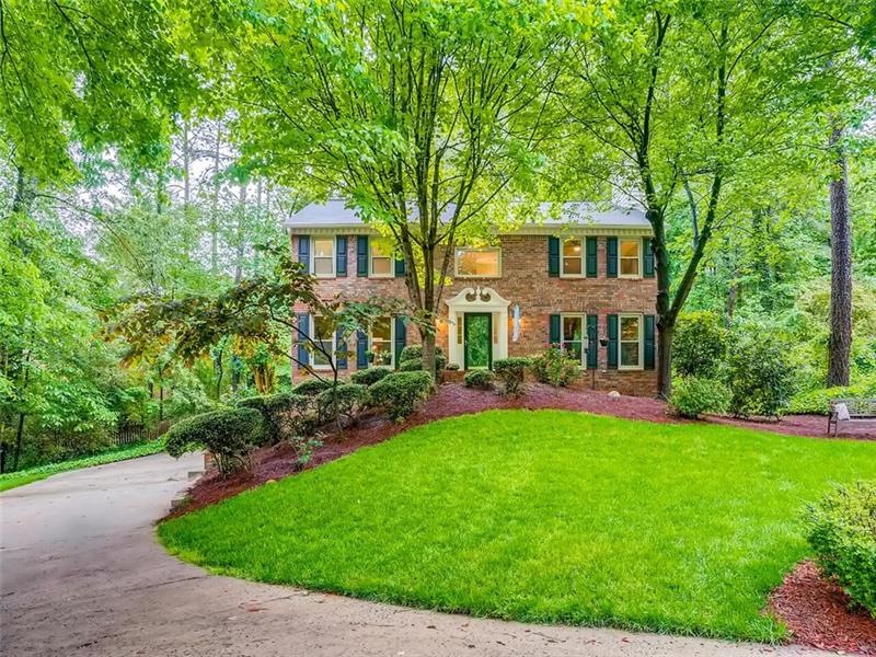 Beautiful traditional on cul-de-sac lot in Lassite