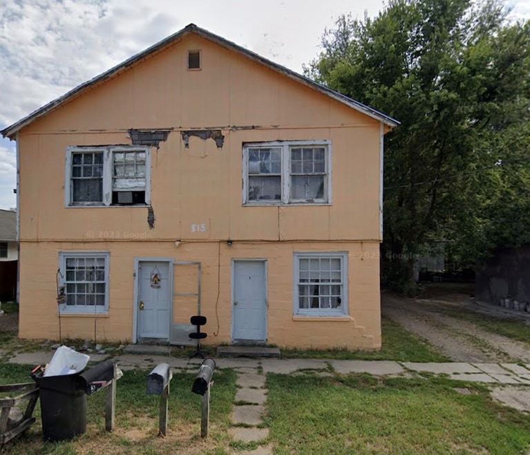 515 E 4th Ave, Winfield, KS 67156 - photo 1