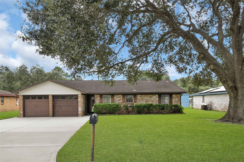 371 Windsor Square, Alvin, TX 77511 - photo 1