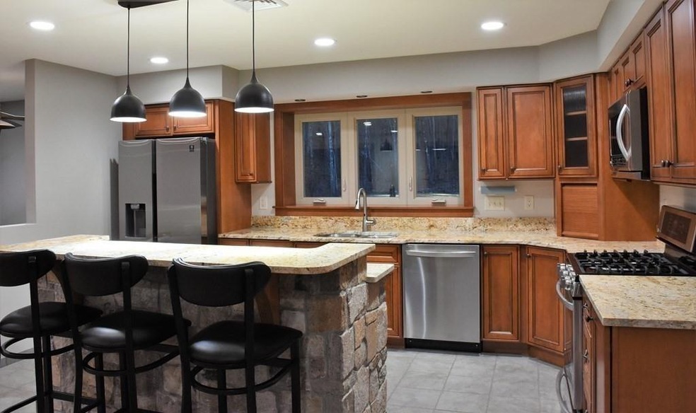 21 Skyview Ln unit 2, Webster, MA 01570 - photo 1