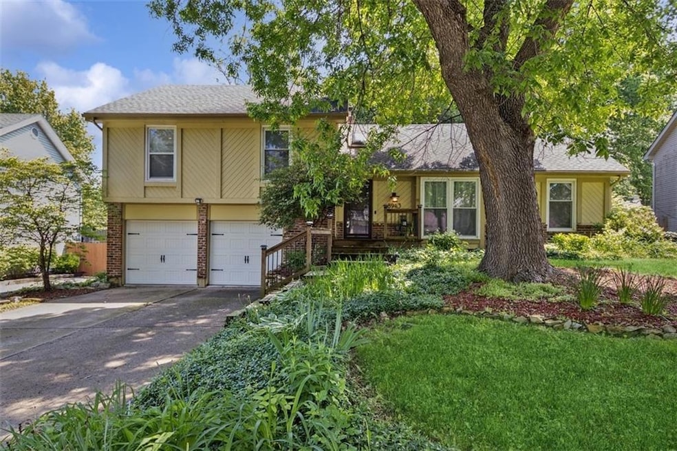 8943 Twilight Ln, Lenexa, KS 66219 - photo 1