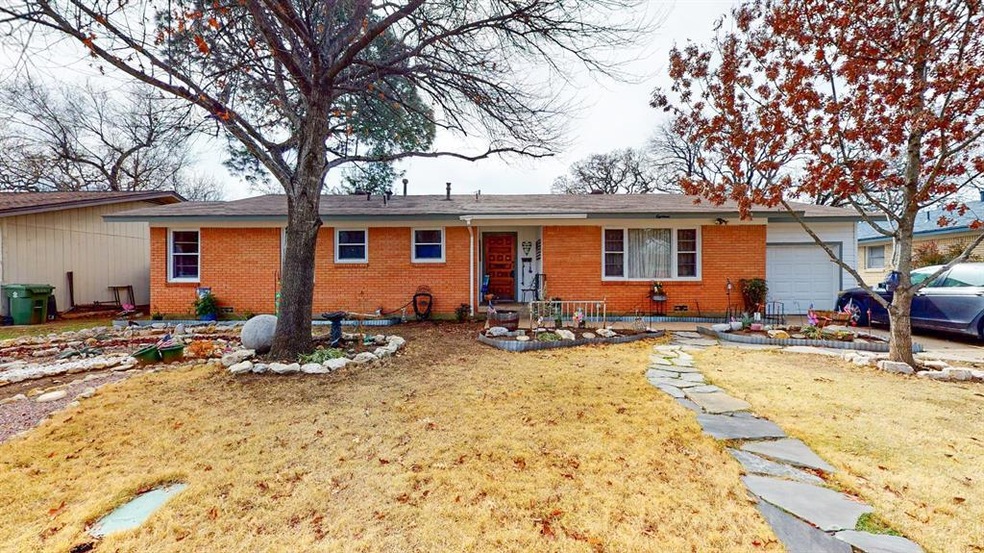 18 Page St, Hurst, TX 76053 - photo 1