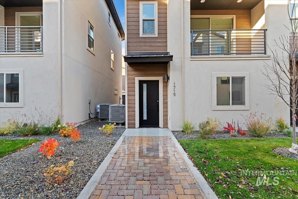 1719 Rock W Burlison Ln, Boise, ID 83705 - photo 1