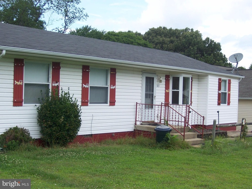 303 Mimosa Ave, Colonial Beach, VA 22443 - photo 1