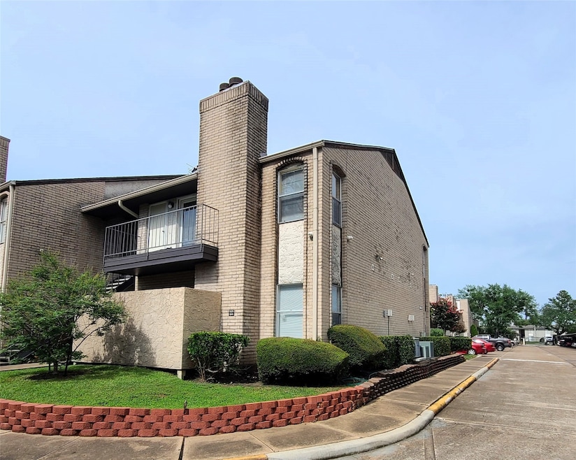 Awesome first Floor Corner unit with a Very Privat