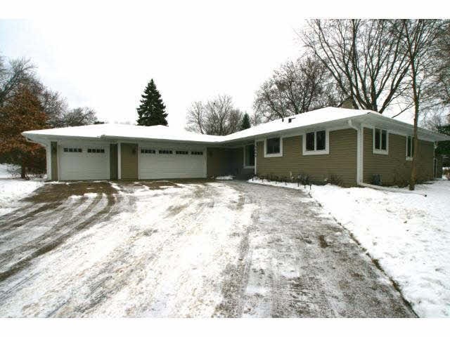 5642 Oakview Ln, Minnetonka, MN 55345 - photo 1