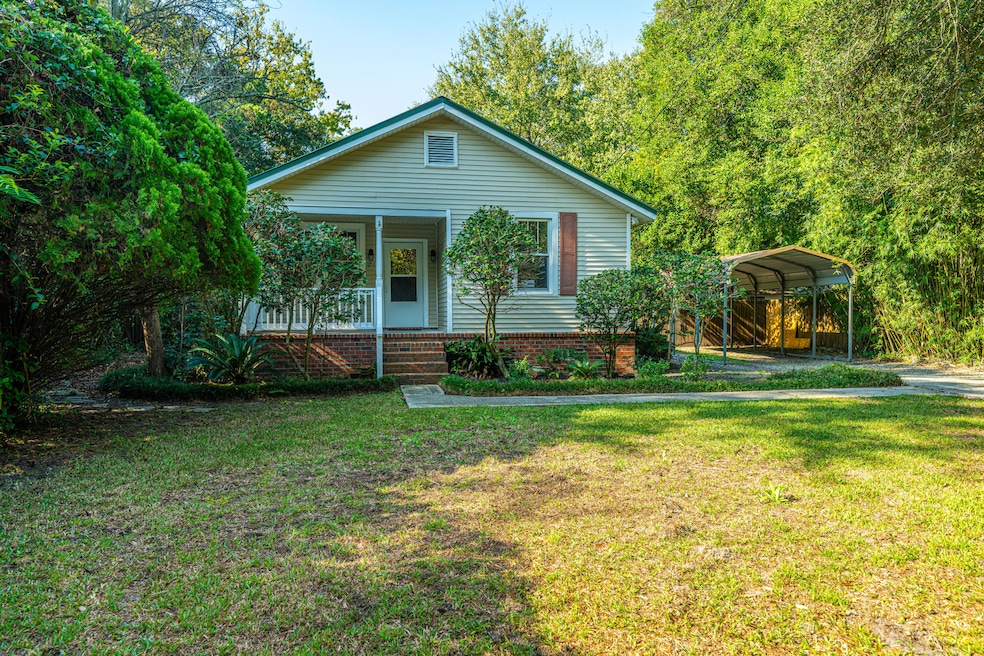 1711RiverFrontDr001