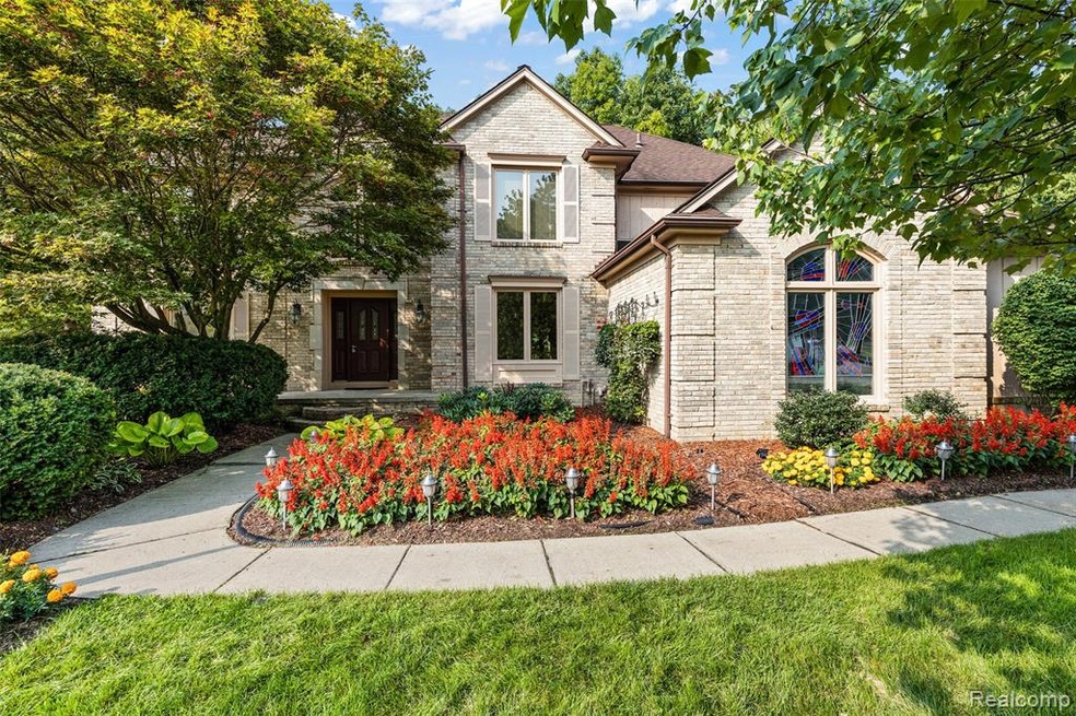 3753 Newcastle Dr, Rochester Hills, MI 48306 - photo 1