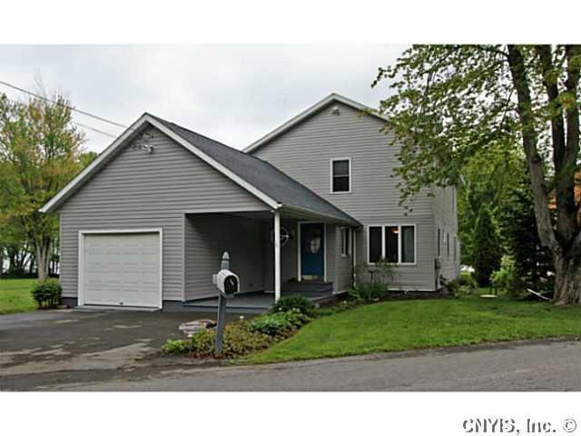 Exterior Front Beautiful colonial on quiet dead-en