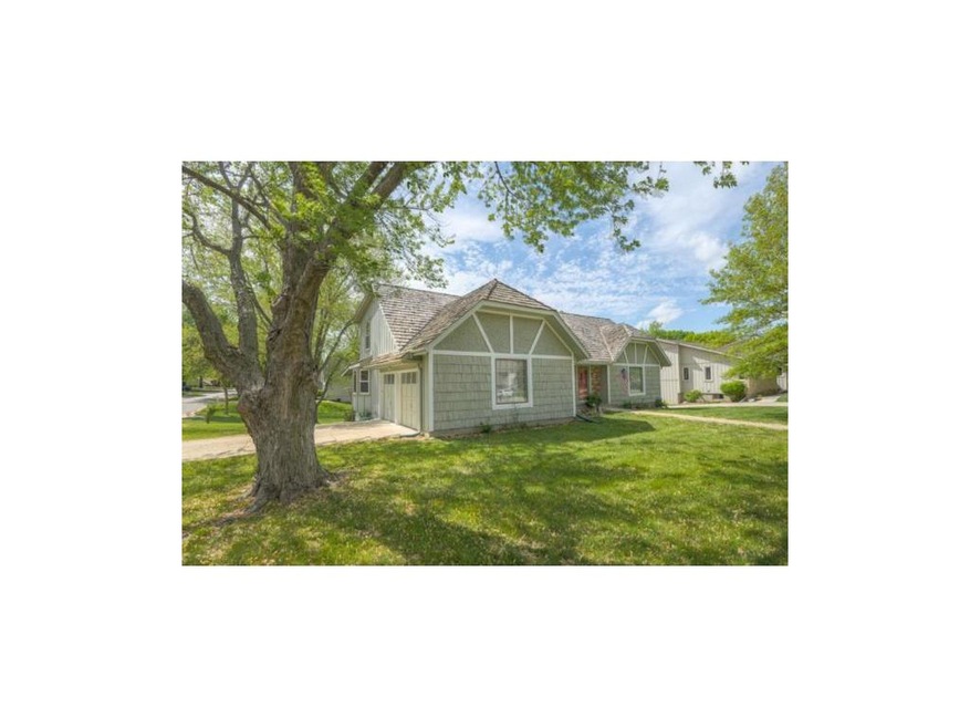6532 Bradshaw St, Shawnee, KS 66216 - photo 1