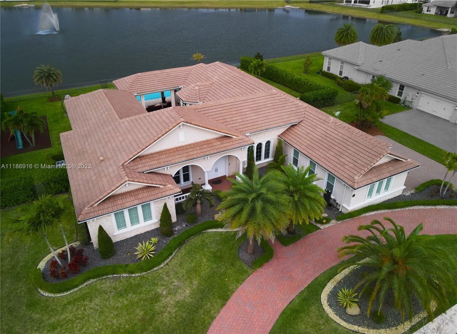 Sold $2,300,000 • Co-Listing Agent