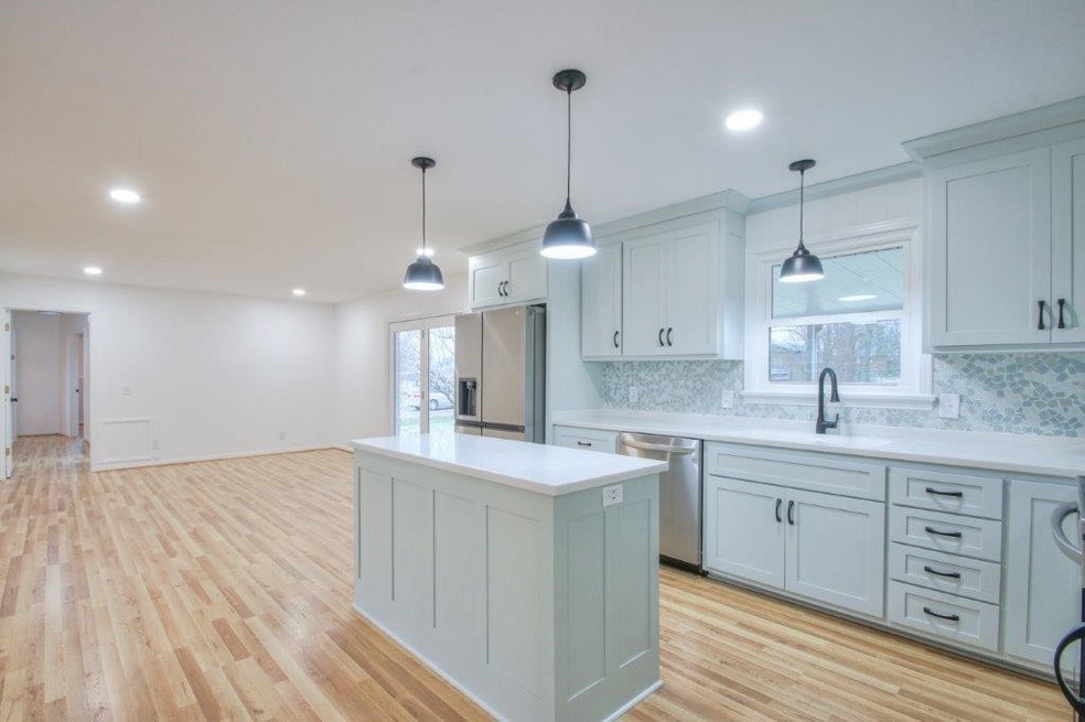 405 Dow Dr, Shelbyville, TN 37160 - photo 1