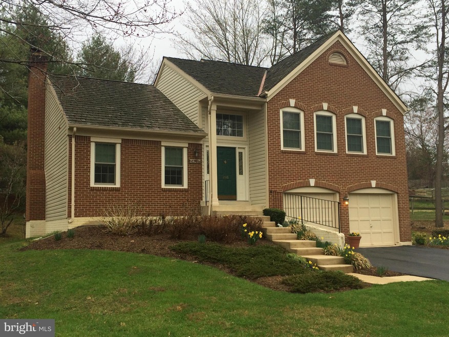 8905 Triple Ridge Rd, Fairfax Station, VA 22039 - photo 1