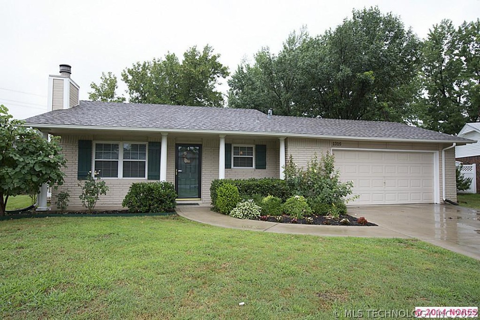 Beautifully Updated One-Story on large lot w/matur