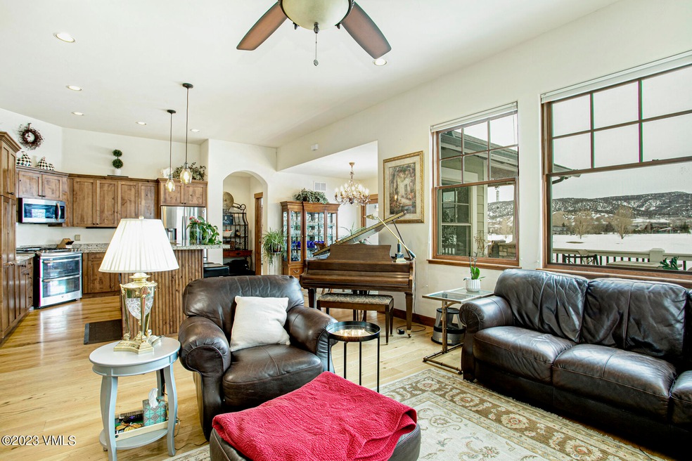 90 Palmer Loop-001-038-Living Room-MLS_S