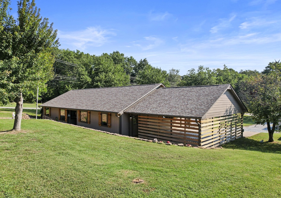 1301 Maple Dr, Grove, OK 74344 - photo 1