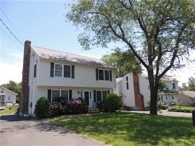 3BR Colonial close to town & beach!