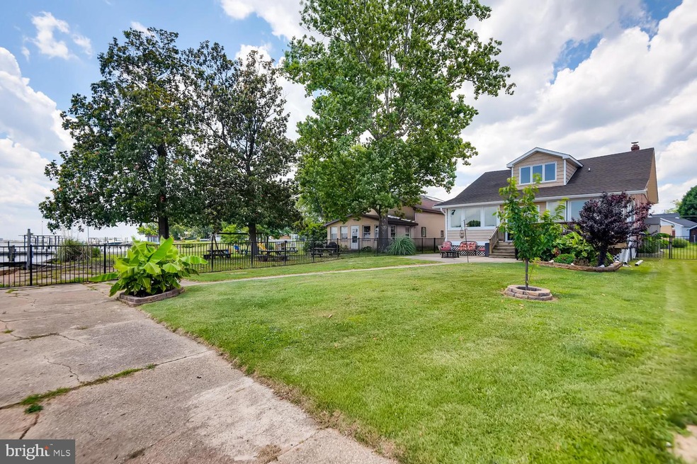 7703 Iroquois Ave, Sparrows Point, MD 21219 - photo 1