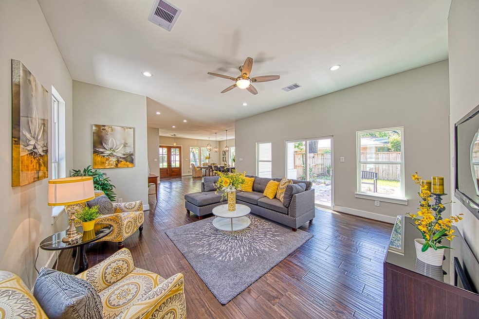 702 W 41st St, Houston, TX 77018 - photo 1