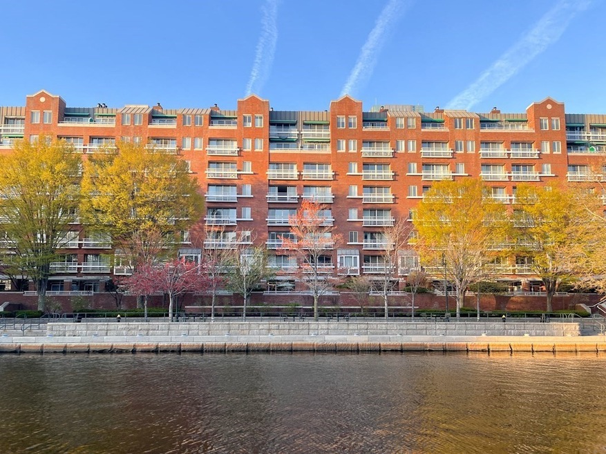 Thomas Graves Landing unit PH3, Cambridge, MA 02141 - photo 1